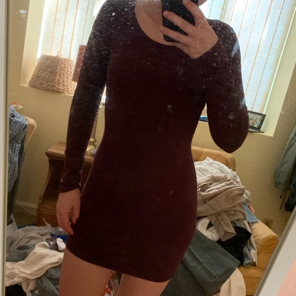 H&M Dresses & Skirts - Maroon long sleeve dress!